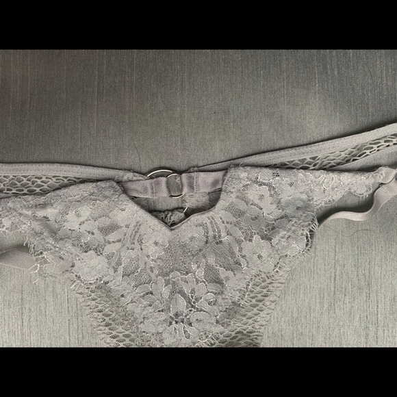Lace thong - Picture 5 of 7